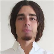 Soy una persona con un buen nivel de inglés y muchas ganas de ayudar a otras personas a mejorar su dominio del idioma.